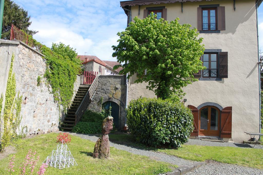 A L'Aube Des Volcans Hotel Charbonnieres-les-Vieilles Exterior photo