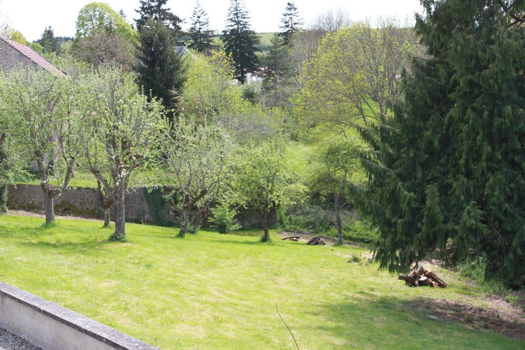 A L'Aube Des Volcans Hotel Charbonnieres-les-Vieilles Exterior photo